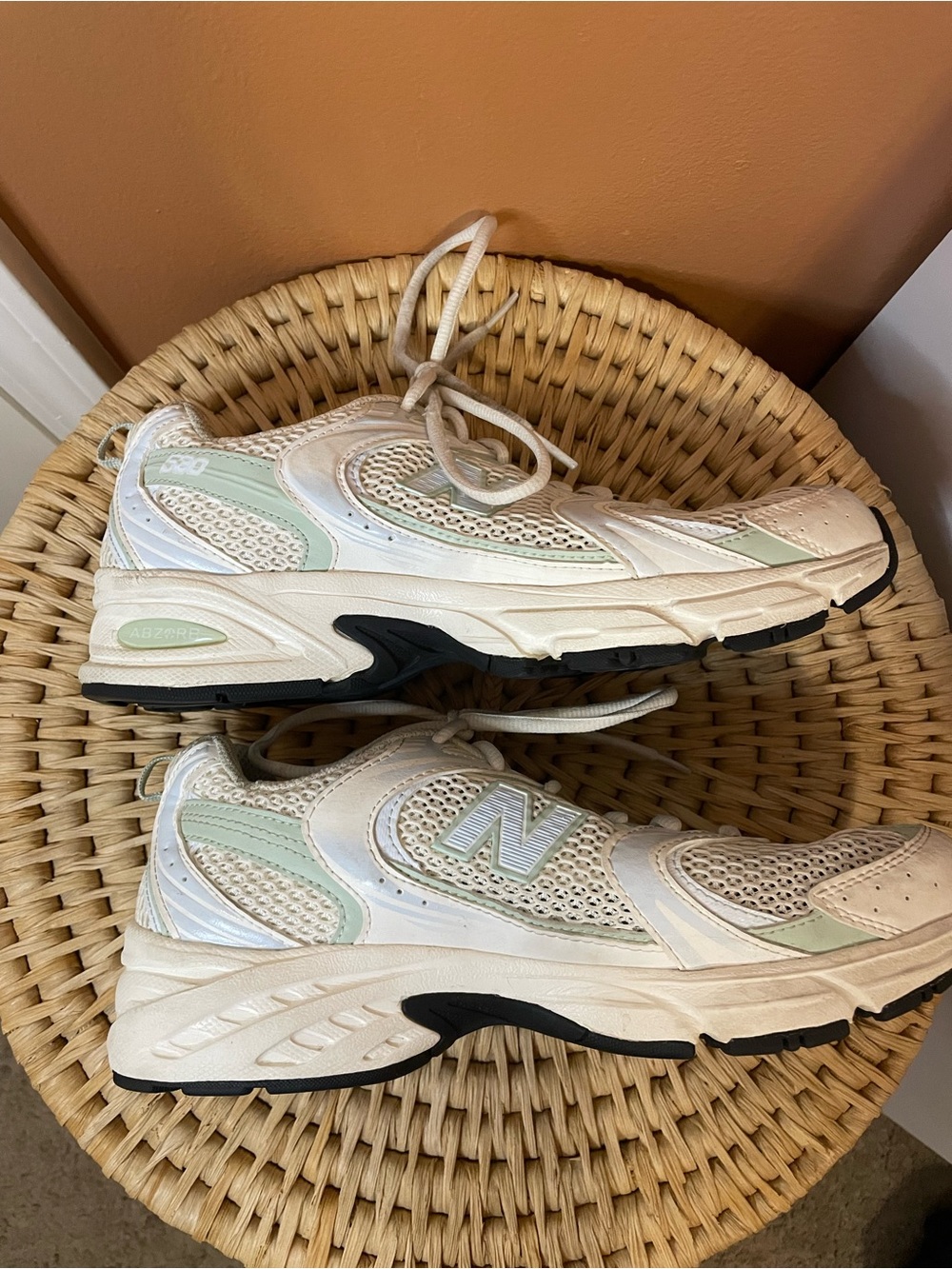 New Balance 530 Sneakers in Sea Salt/Ice Blue/Silver Moss Women’s Size 9 - Picture 8 of 11
